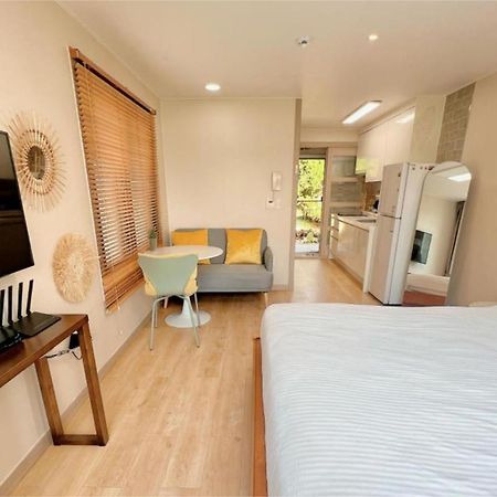 Living In Jeju Island Apartment Exterior foto