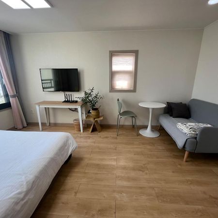 Living In Jeju Island Apartment Exterior foto