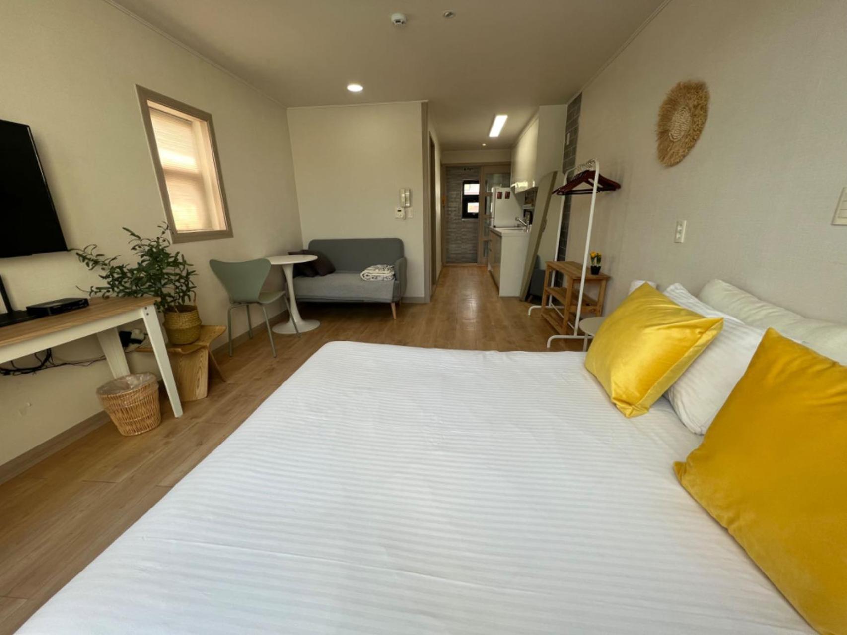 Living In Jeju Island Apartment Exterior foto