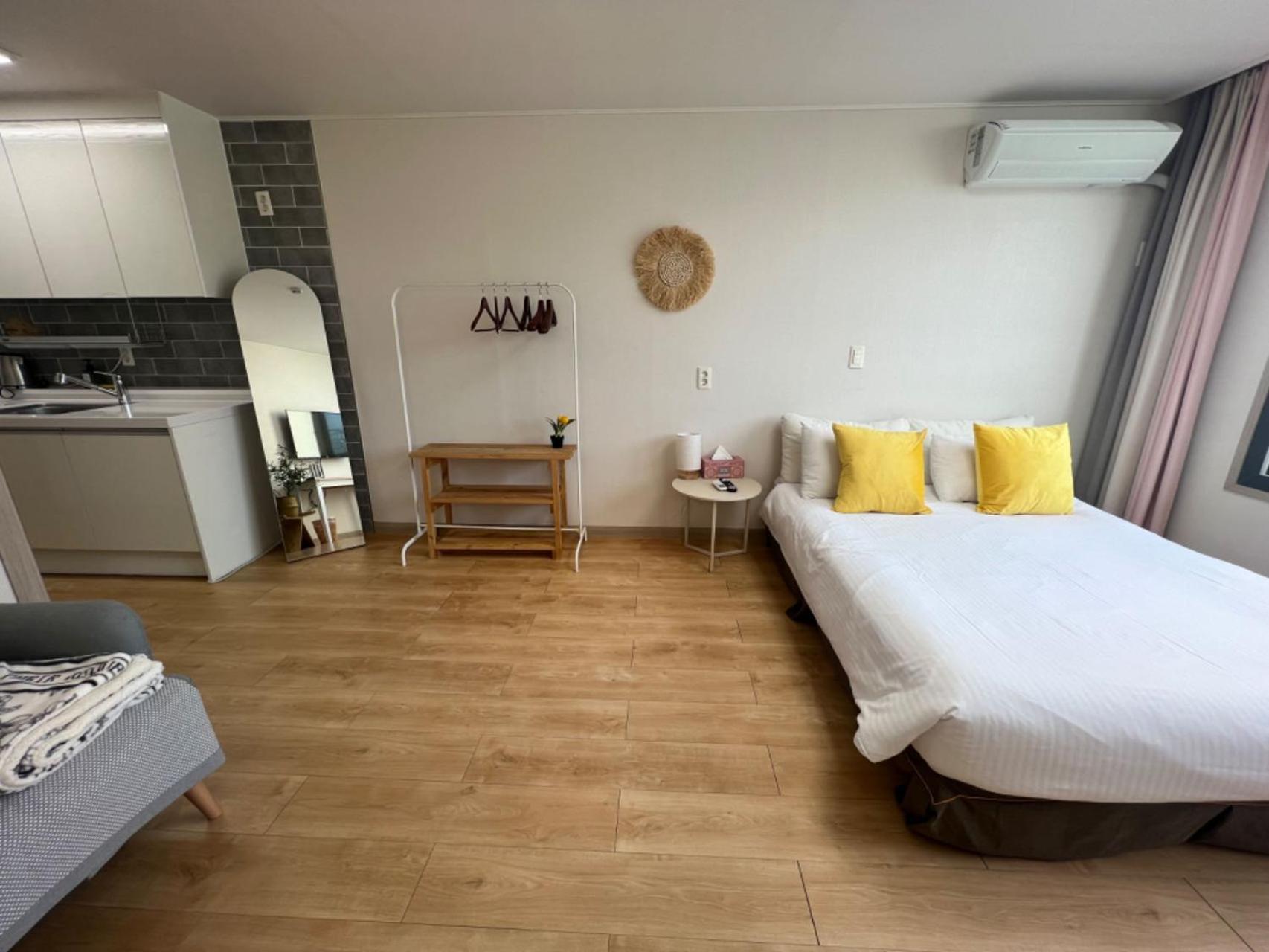 Living In Jeju Island Apartment Exterior foto